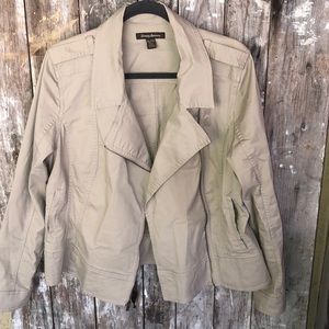 Tommy Bahama light tan, biker style jacket. Light weight, XL, great condition.